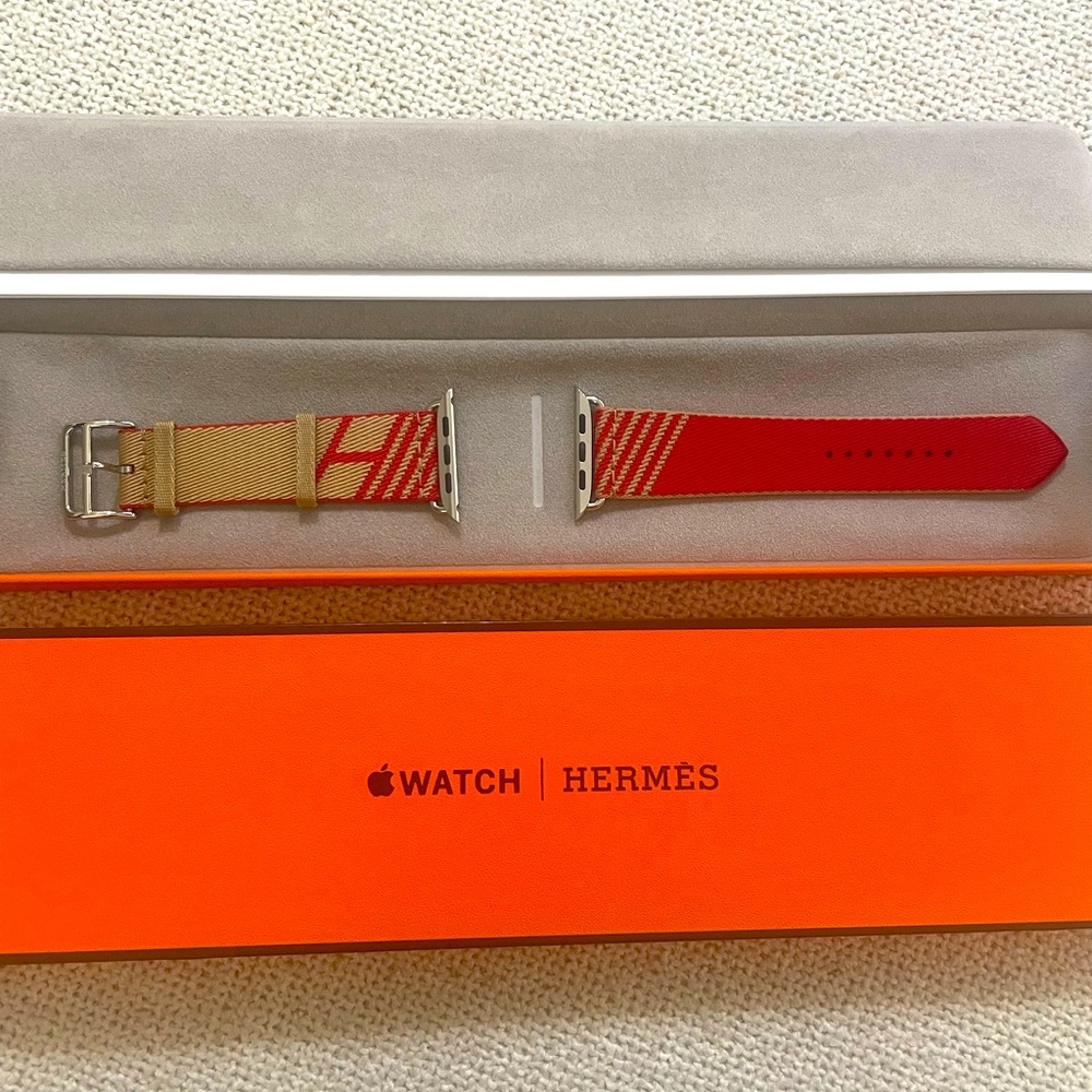 HERMES SINGLE TOUR 44 MM JUMPING KRAFT HEART RED FOR APPLE WATCH